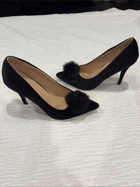 Maker’s Black Pom-Pom Pointed Toe Pumps - Women Shoes
Size 9